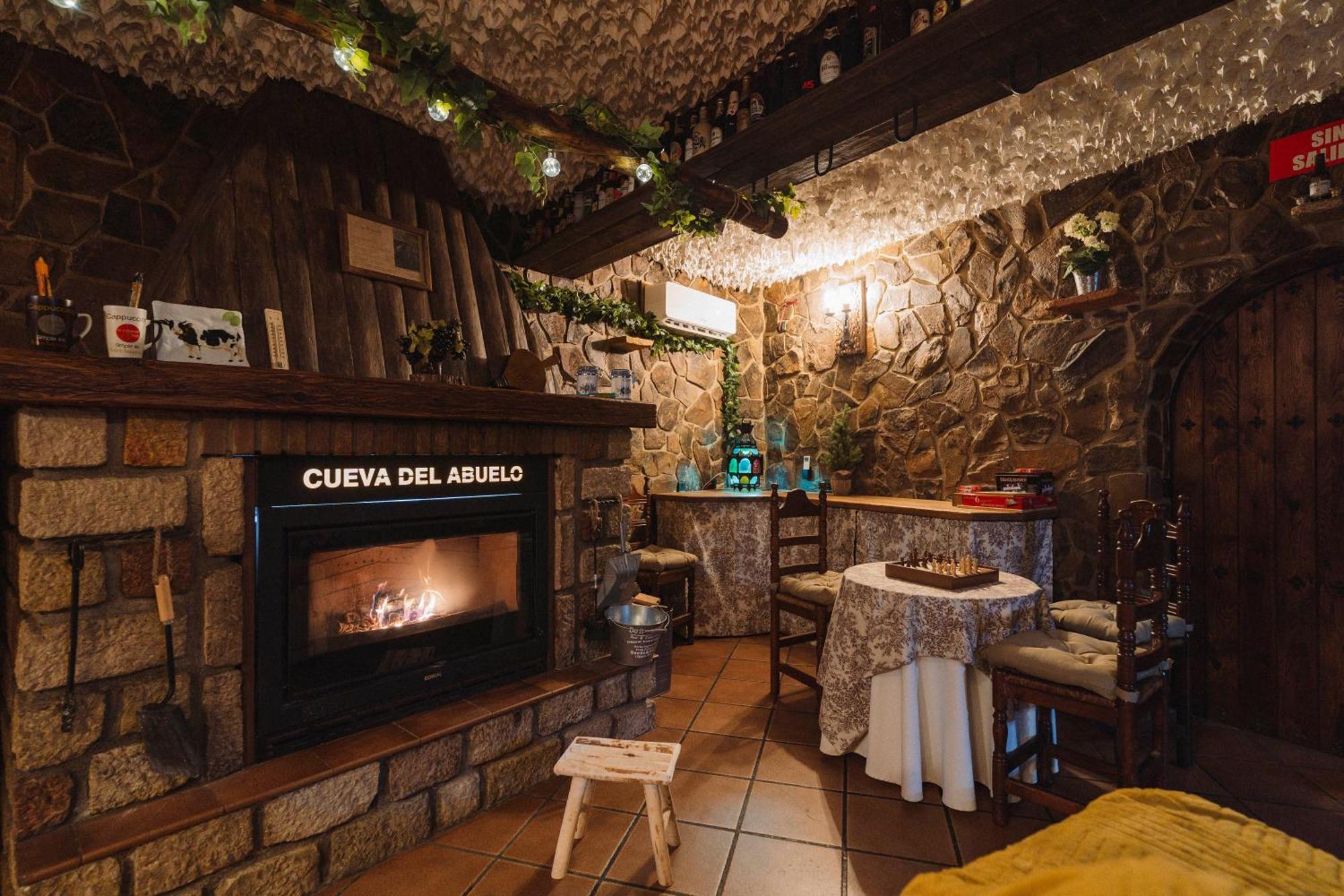 Cueva Del Abuelo Villa El Molar Bagian luar foto